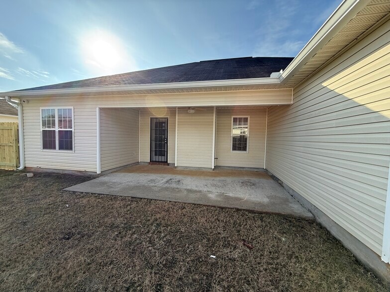 Building Photo - 100 Englewood Ct