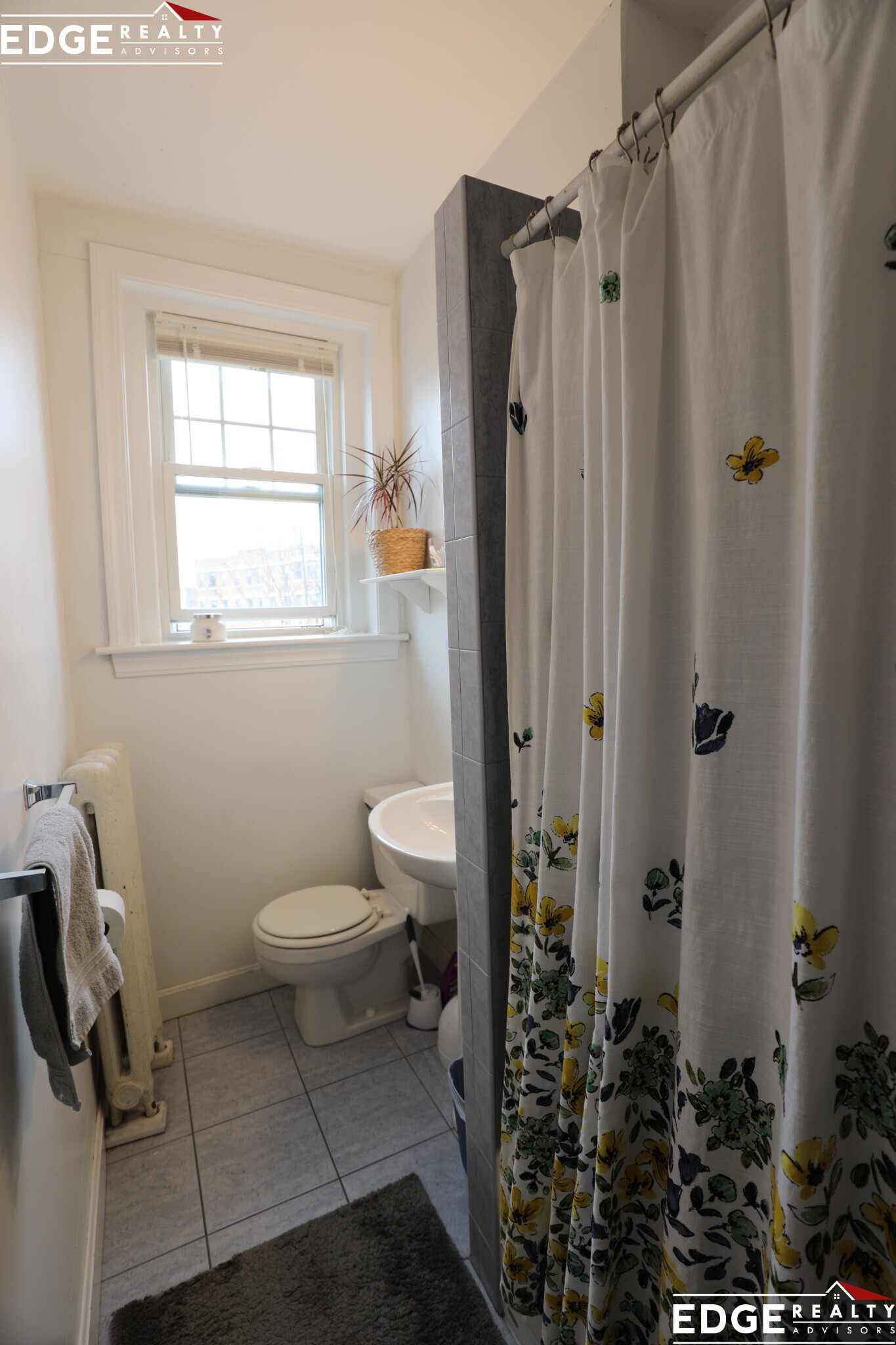 Building Photo - 164 Strathmore Rd