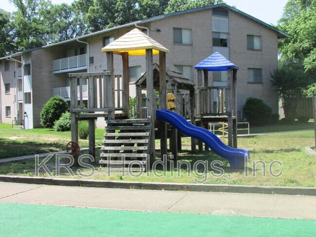 Building Photo - 800 Brook Hill Rd