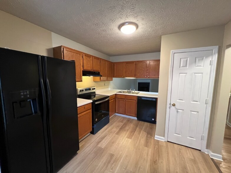 Building Photo - 3824 Meadow Green Ct