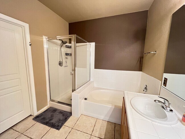 Building Photo - Summerlin Fully Furnished Condo on Golf Course!
