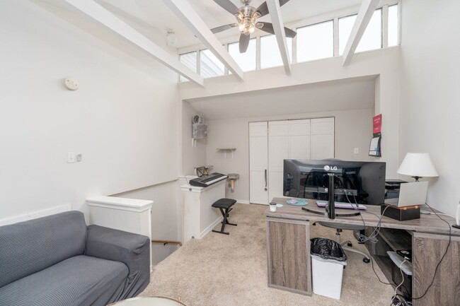 Building Photo - 1516 William St