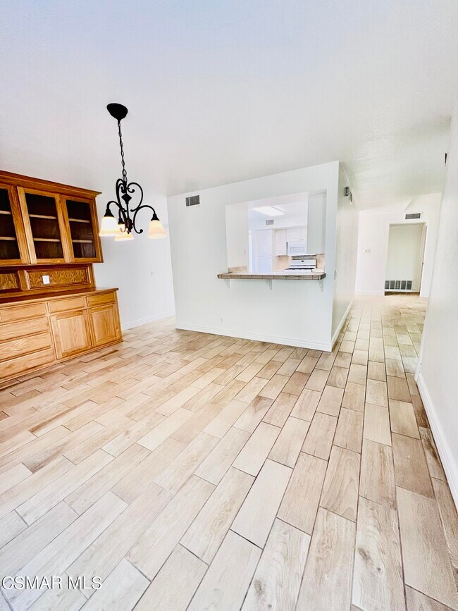 Building Photo - 937 Shadow Lake Dr