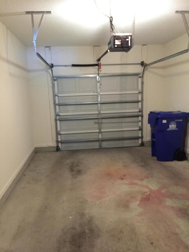Building Photo - 894 Scrub Jay Dr