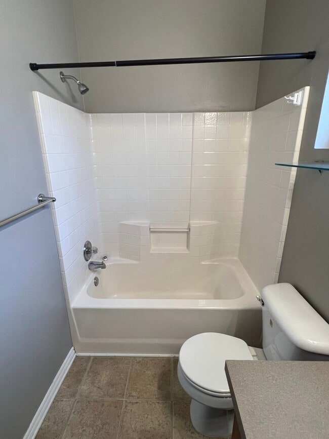 Building Photo - (3) Bed/(2.5) Bath Townhouse in Core Norma...