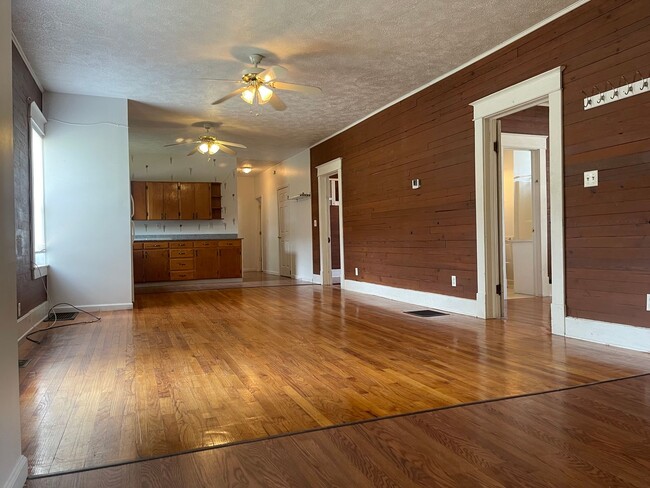 Building Photo - 321 E College St