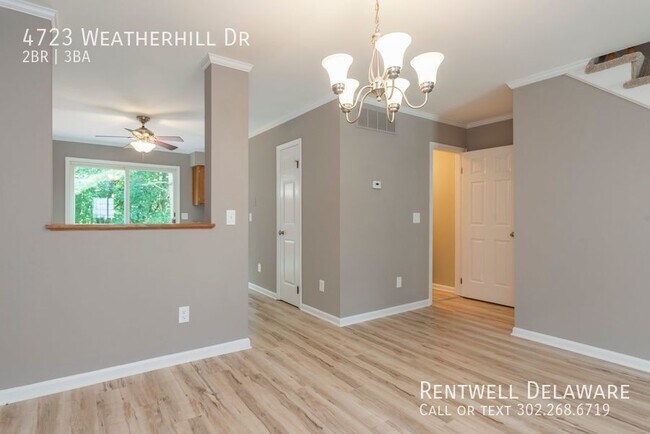Building Photo - GORGEOUS TOWNHOME