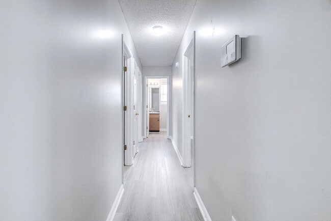 Building Photo - Well-Maintained 3BR, 2BA Home with 1-Car Garage