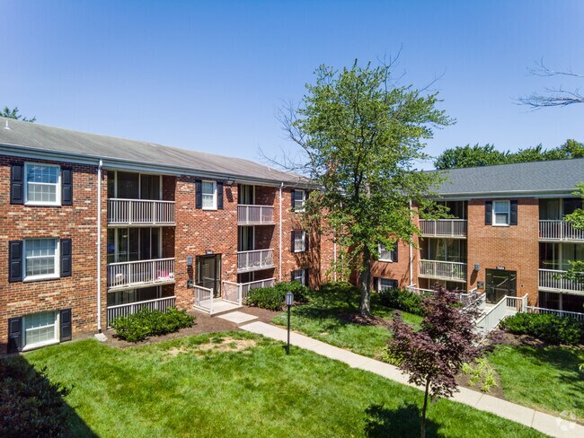 1BR, Den, 1BA - 993SF - Springfield Square