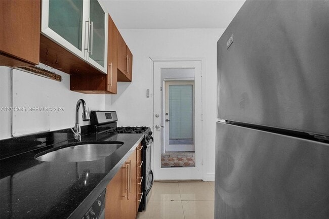 Building Photo - 320 85th St
