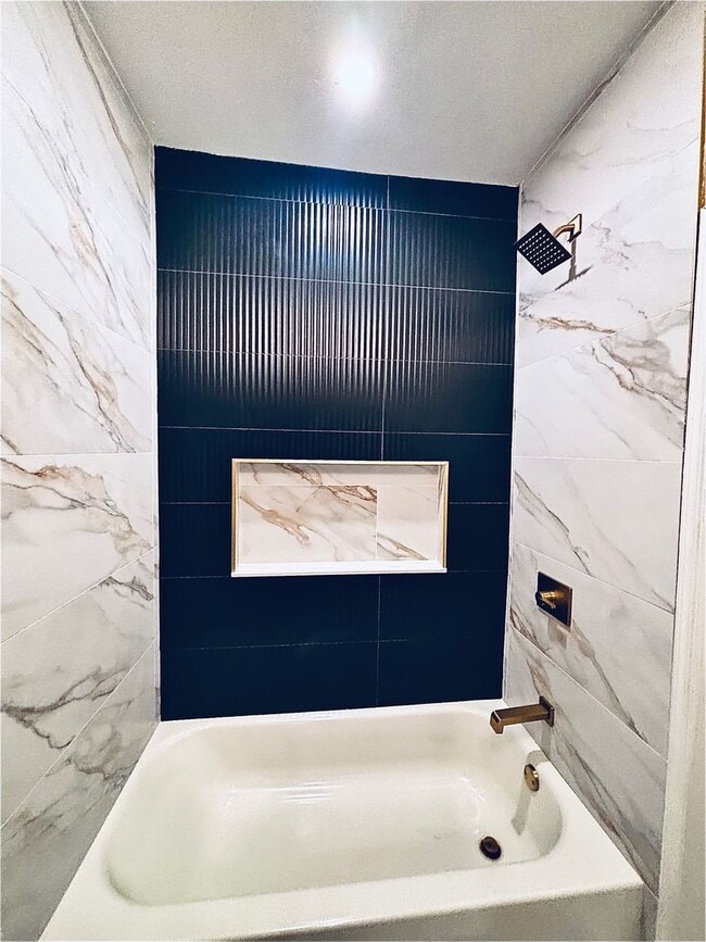 Building Photo - Beautiful rehabbed 3 bedroom Grays Ferry