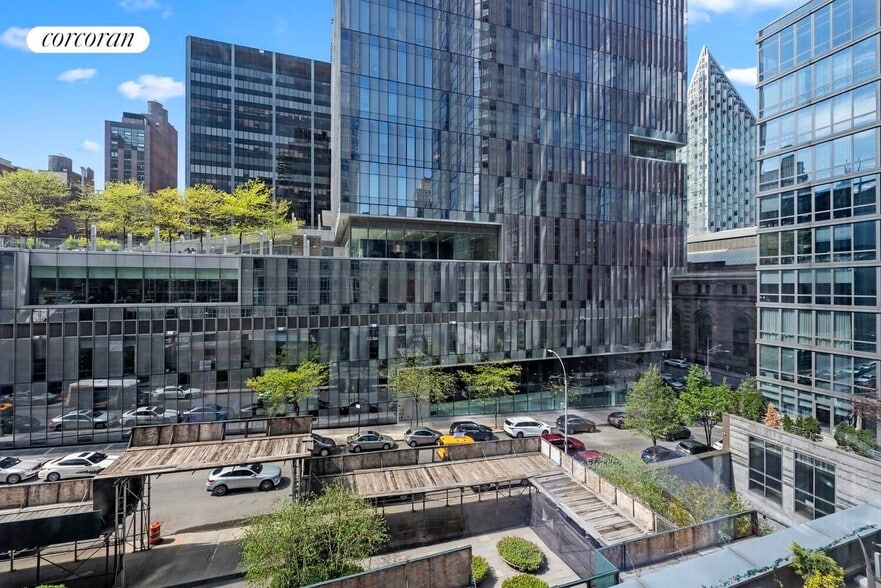 Building Photo - 555 W 59th St