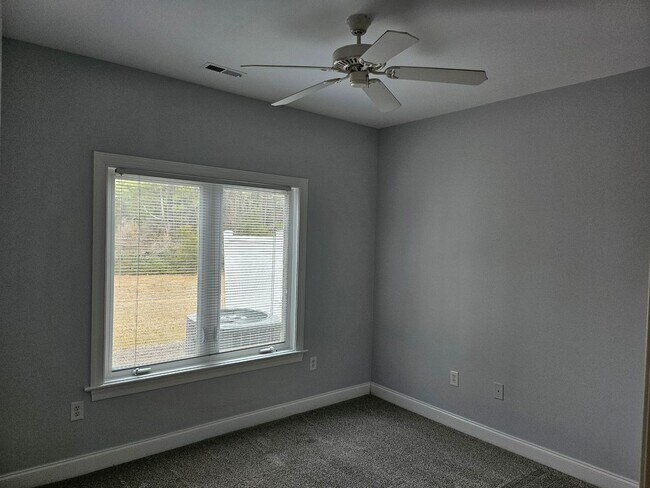 Building Photo - Southport - 3bedroom, 2 bath Townhouse