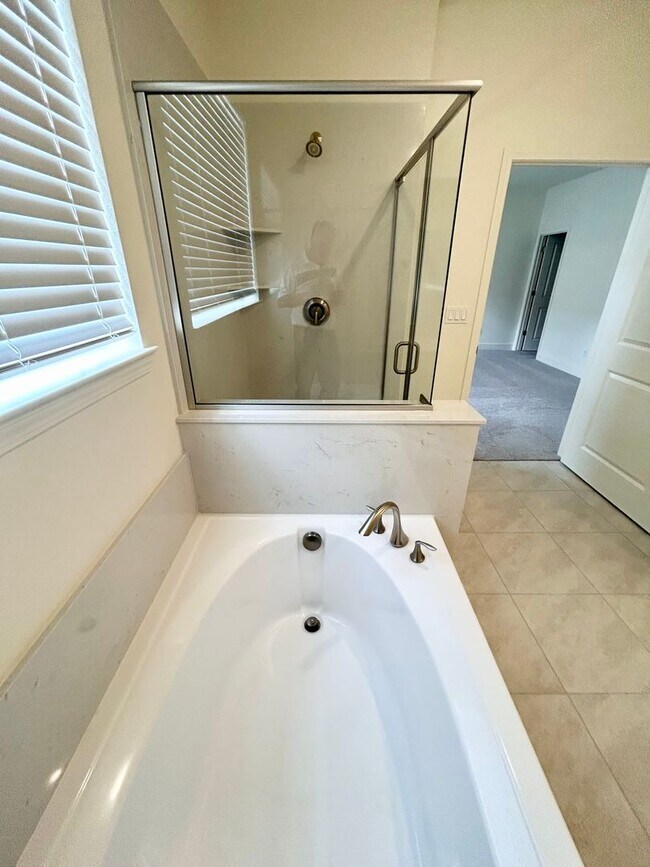 Building Photo - Brand New Home, beautifully designed singl...