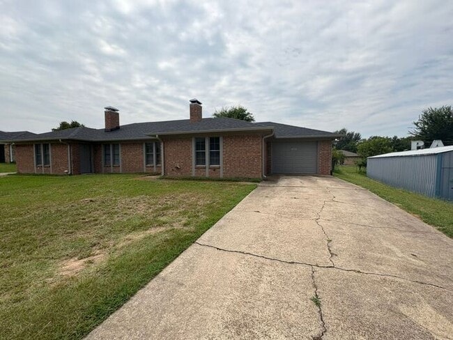 Building Photo - Available Now! Charming 2 Bed, 2 Bath Dupl...