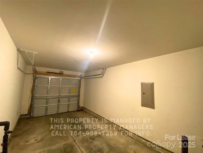 Building Photo - 1430 Mitchell Glen St