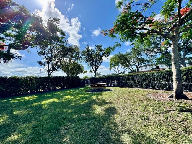 Building Photo - 9857 Baywinds Blvd
