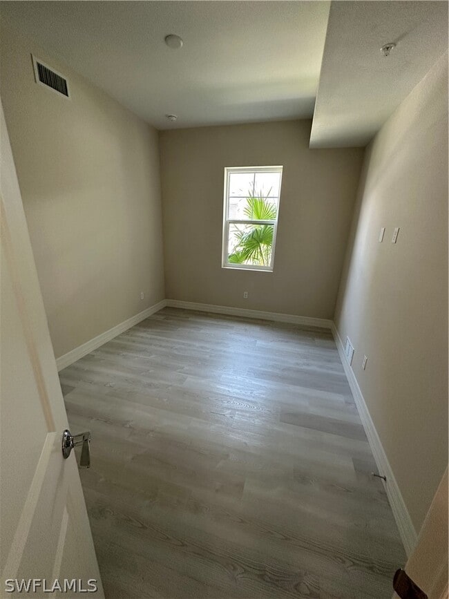 Building Photo - 214 Indies Dr E