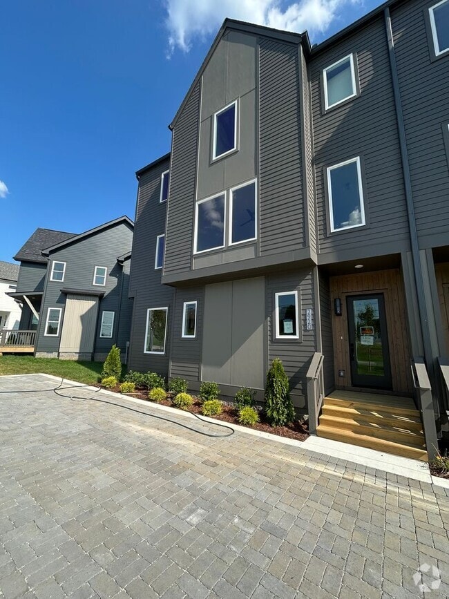 Building Photo - Amazing New Construction in North Nashville!