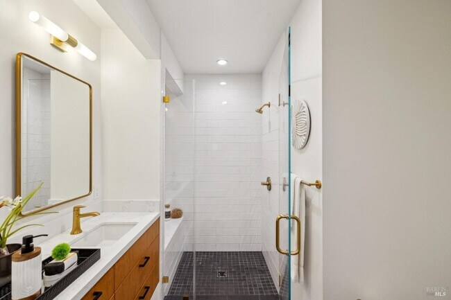 Building Photo - Newly Renovated Ross Four Bedroom & Three Bathroom Home on 1/2 acre with AC and Views