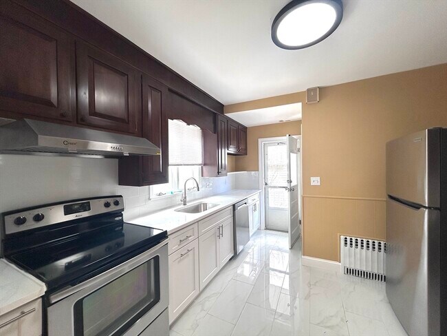 Building Photo - 11 Earle St