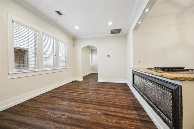 Building Photo - 838 W 26th St