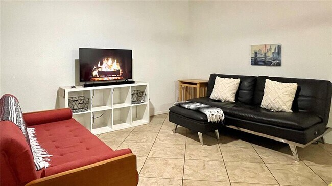 Building Photo - 2810 Thrushwood Dr