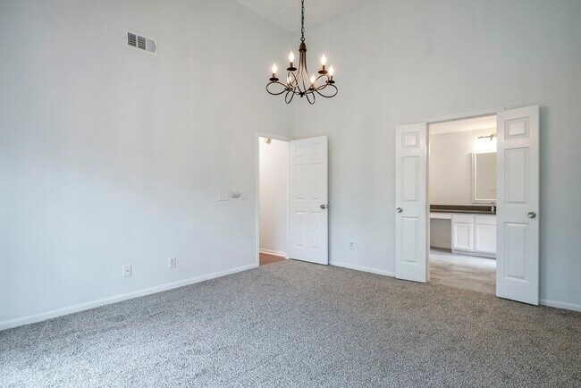 Building Photo - 10 Summithill Pl