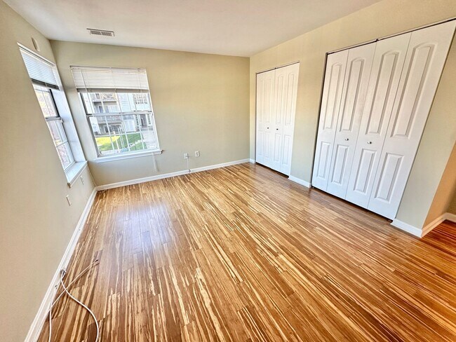 Building Photo - Beautiful 2 BR/2 BA Condo in Glen Burnie!