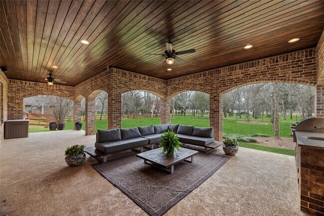 Building Photo - 32711 Wales Cir