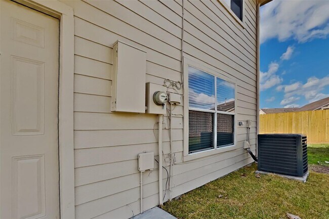 Building Photo - 7202 Winter Song Dr