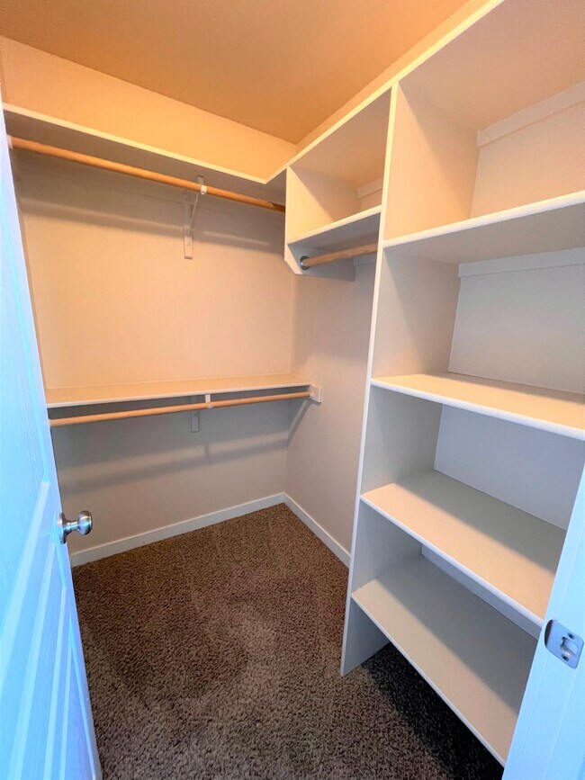 Building Photo - 8834 W Pine Valley Ln