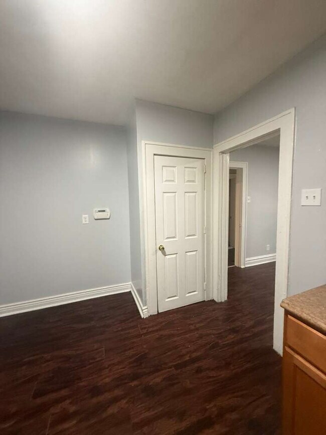 Building Photo - "Charming 2-Bedroom St. Louis Home with Gleaming Hardwood Floors in 63121!"