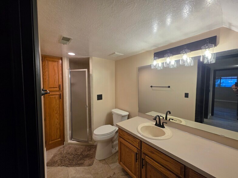 Bathroom - 5057 Ridgedale Dr