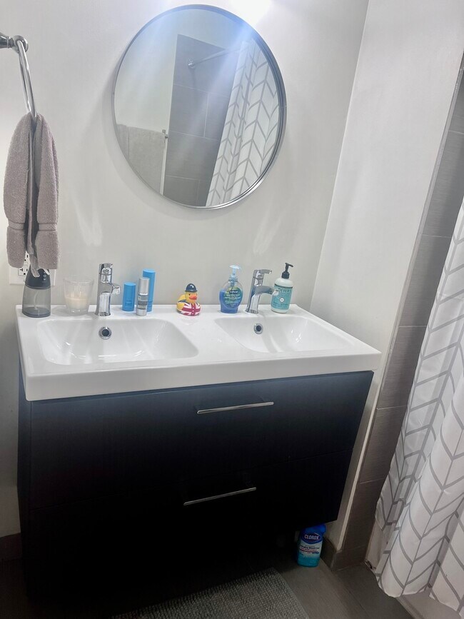 Building Photo - 1421 W Huron St