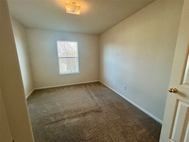 Building Photo - 19718 River Pointe Ln