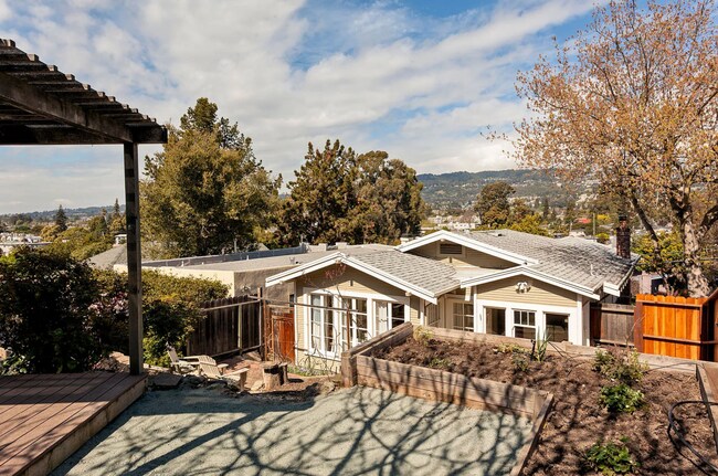 Building Photo - 4433 Brookdale Ave