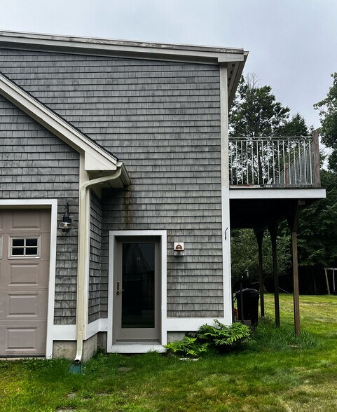 Building Photo - 27 Evergreen Ln