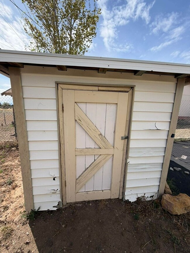 Building Photo - East Carbon House