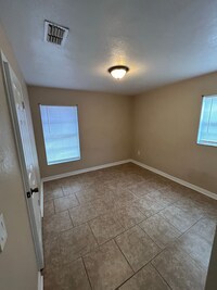 Building Photo - South Lakeland Rental!