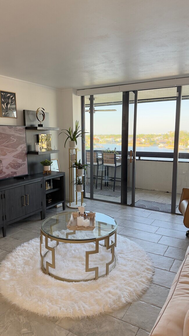 Building Photo - 651 Seaview Ct