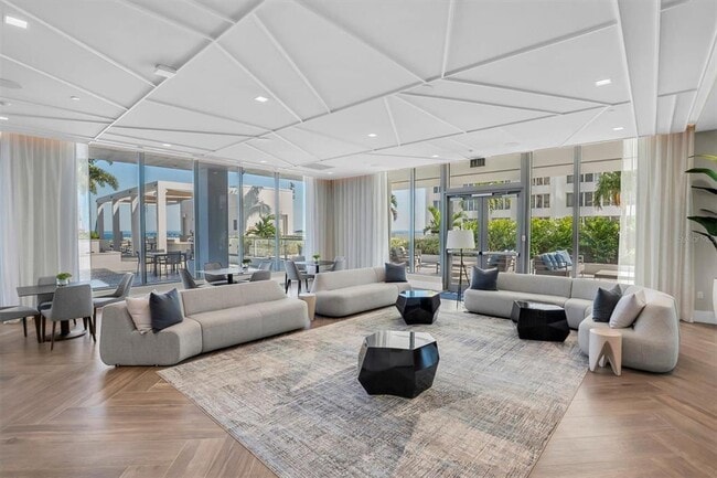 Building Photo - 301 1st St S