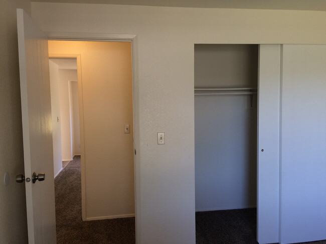 Building Photo - 3bed 2 bath House For Rent!