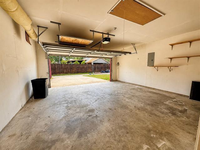 Building Photo - 824 Elm Falls Pl