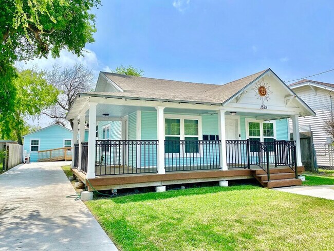 Building Photo - 1525 5th St