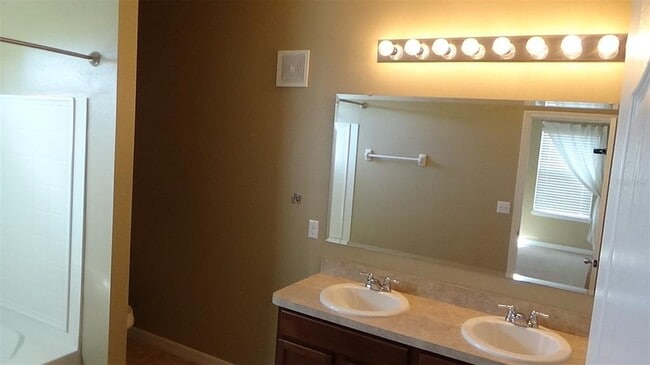 Building Photo - 1520 Scarlet Oak Loop
