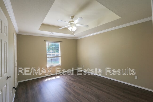 Building Photo - 1071 Evergreen St