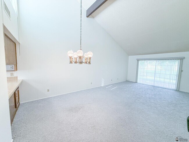 Building Photo - 10476 S Del Montes