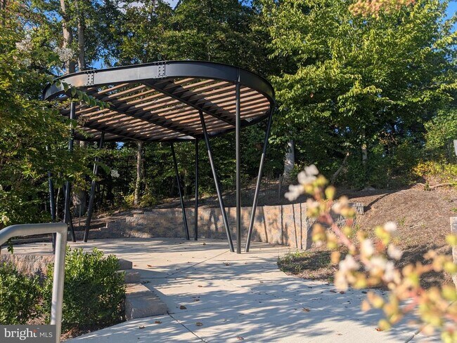 Building Photo - 6710 Belcrest Rd