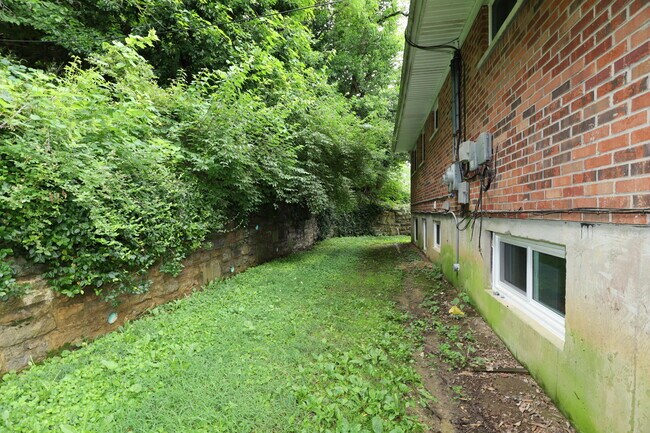 Building Photo - 1232 E Henry Clay Ave